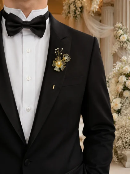 Hekate Boutonniere